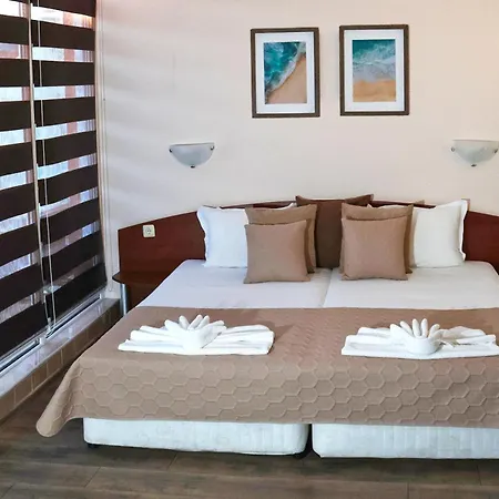 Red House Pensionat 3*