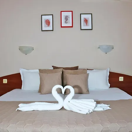 Red House 3* Несебр