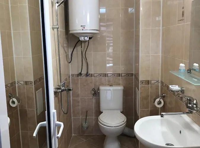 Red House Νεσέμπαρ