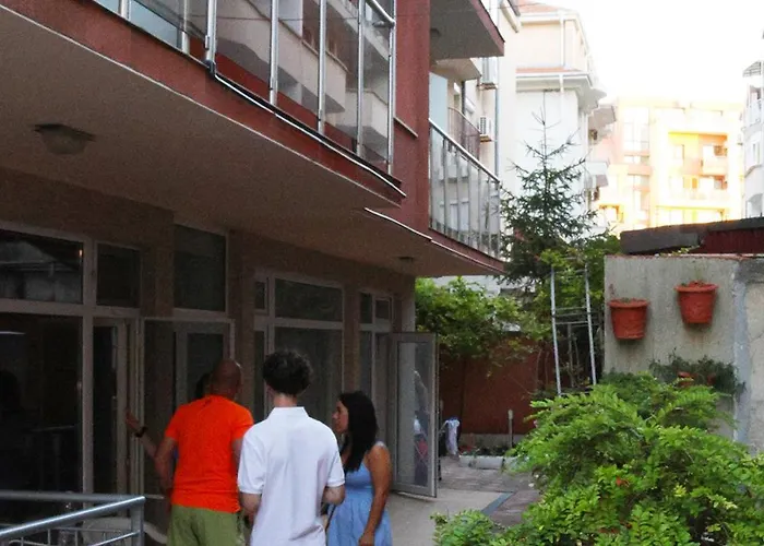 Πανσιόν Red House