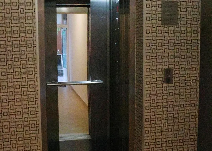 Πανσιόν Red House Νεσέμπαρ