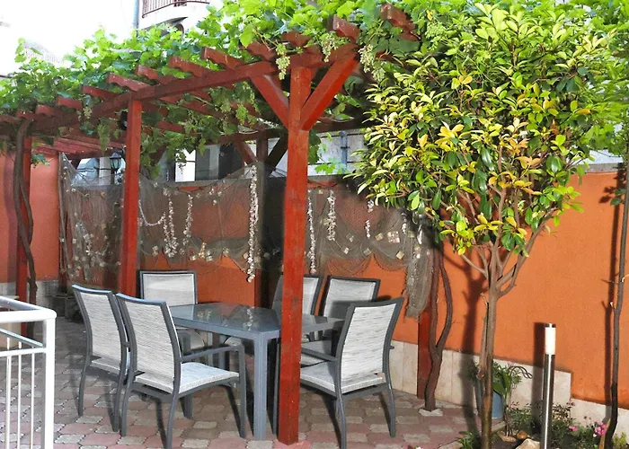 Red House Πανσιόν