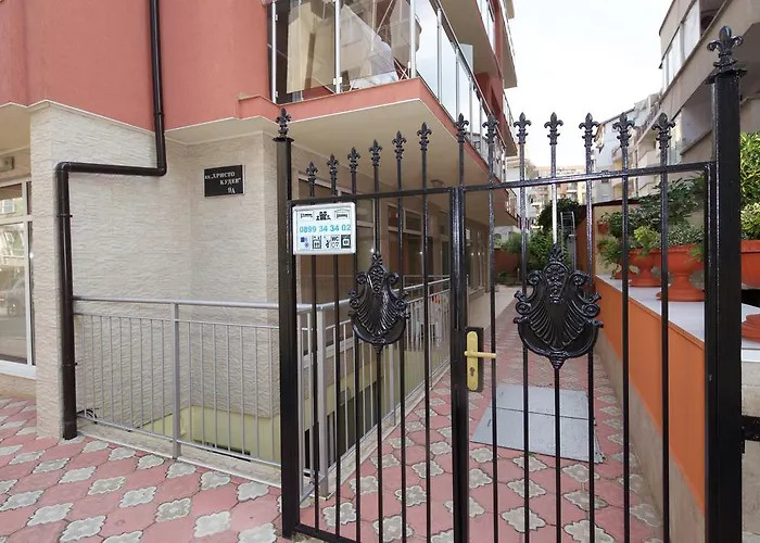 Red House Πανσιόν Νεσέμπαρ