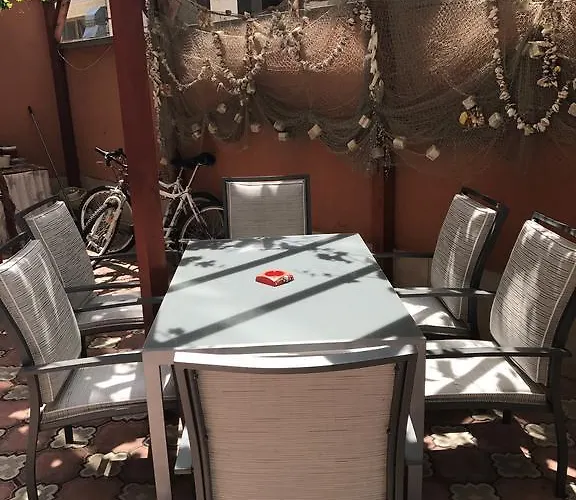 Red House Πανσιόν 3*